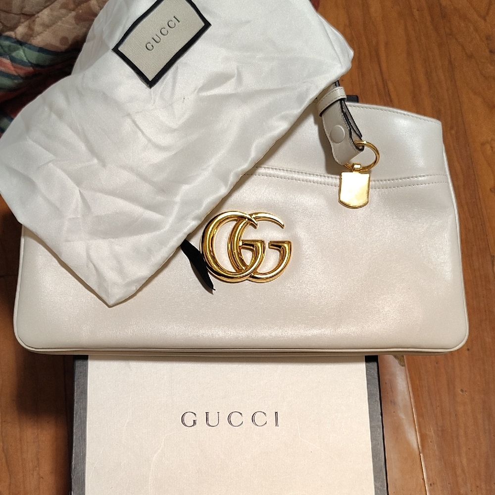 Gucci Cream Leather Shoulder Bag with Gold Accents